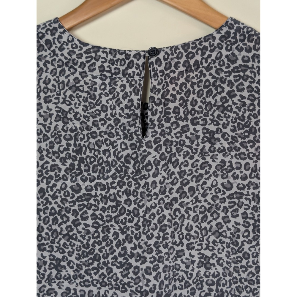 Anna and Frank Womens Gray Leopard Print 100% Silk Short Sleeve Blouse Large - Picture 3 of 5
